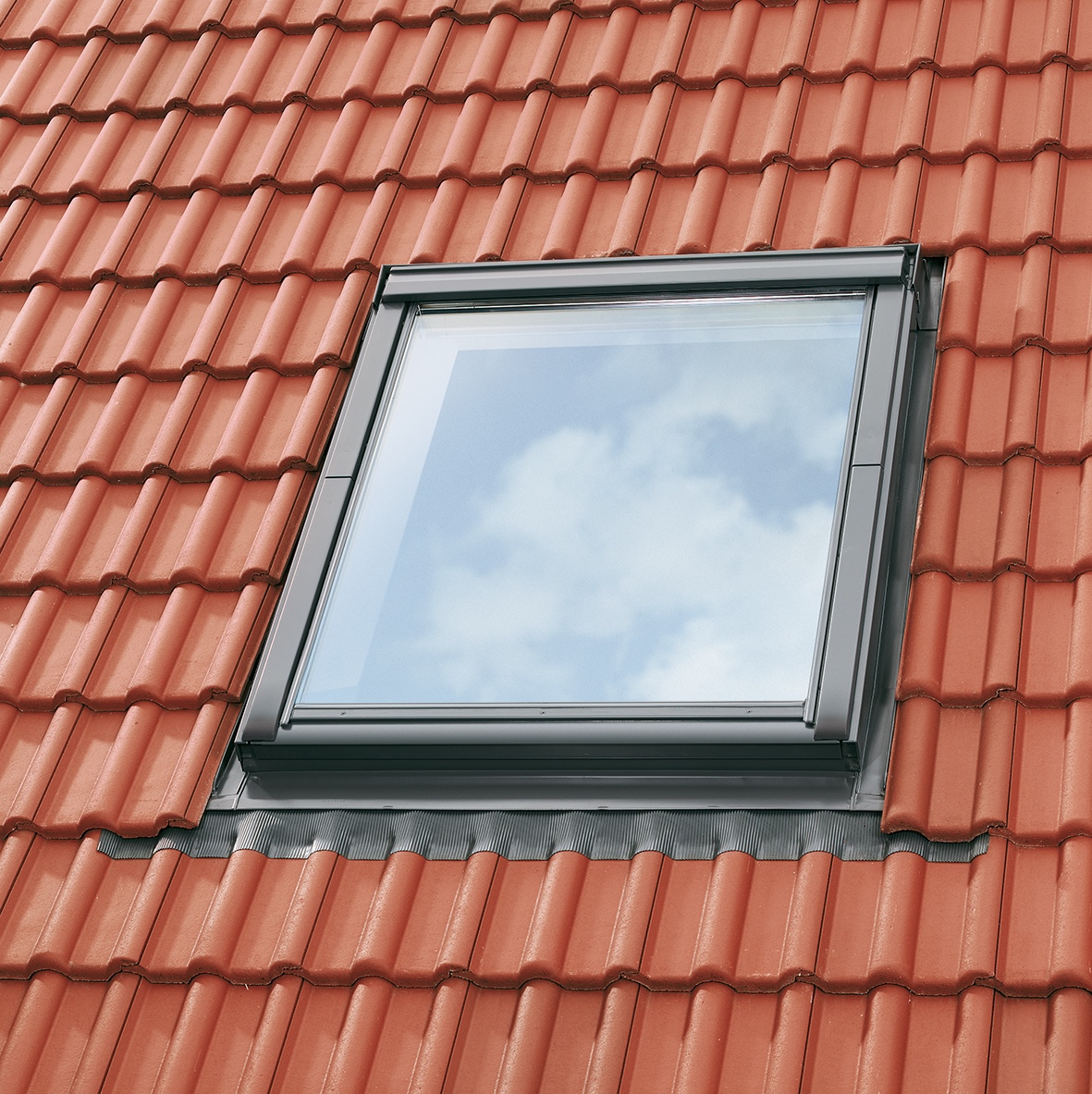 Velux Covering. Tile/H EDW CK02 2000 and insulation and connection set BDX Alu