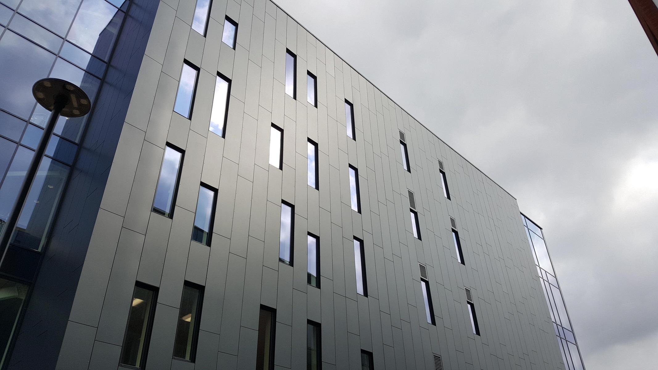 Trespa Meteon B1 beids. 3650x1860x8mm A25.8.1 Satin Anthracite Grey