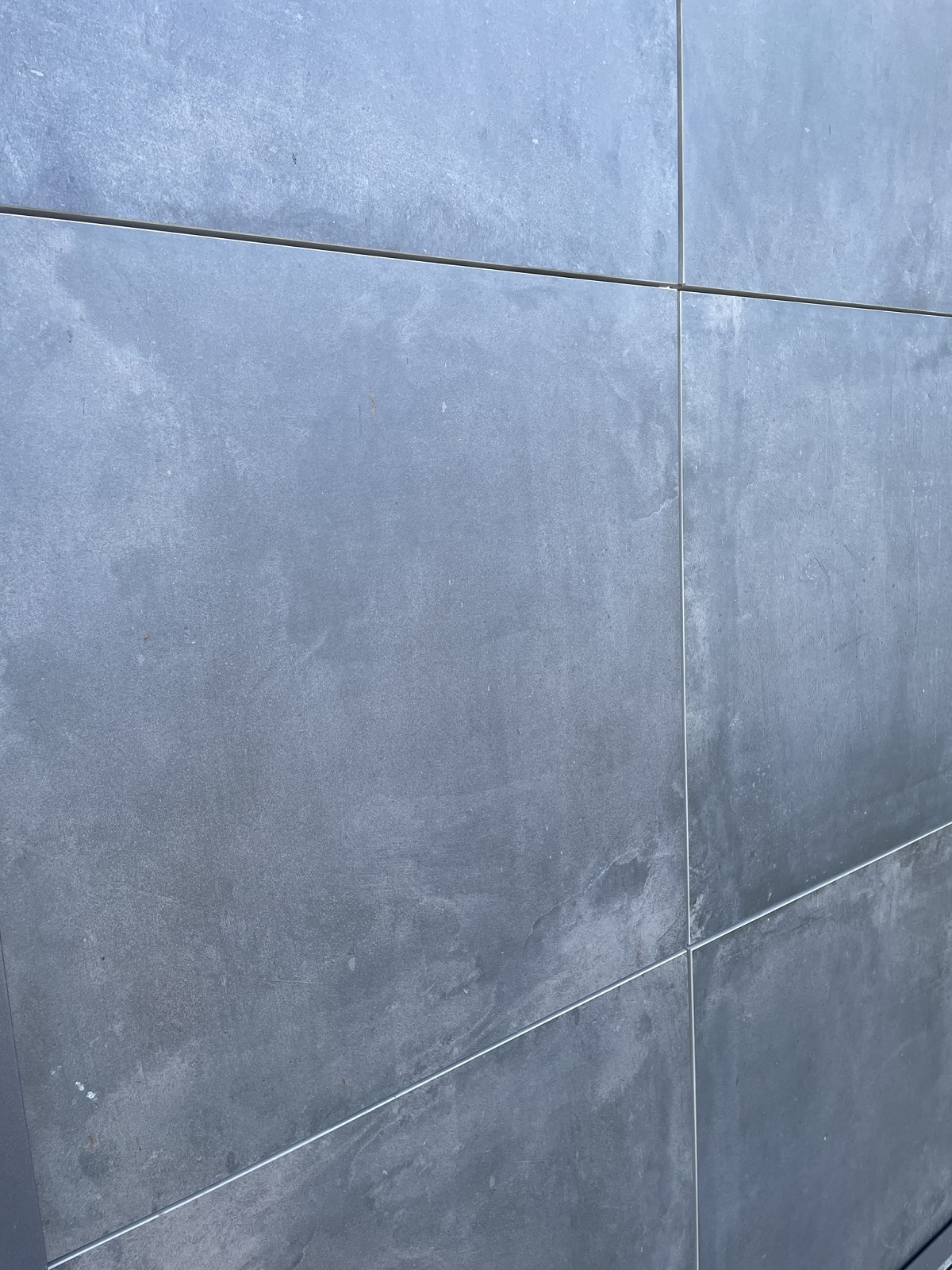 Gres porcelanowy KRAFTceramika o wyglądzie betonu 60x60x3cm R11 rektyfikowany ciemnoszary