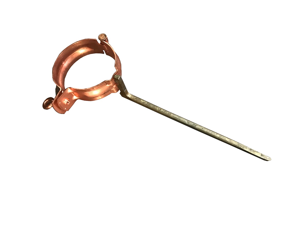 LEH CU Drain pipe clamp DN80mm w. pin 200mm for hammering in