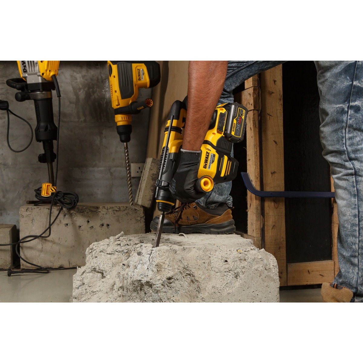 SBD DeWALT 54 Volt SDS-plus cordless combi hammer 30mm 3.5 Joule UTC