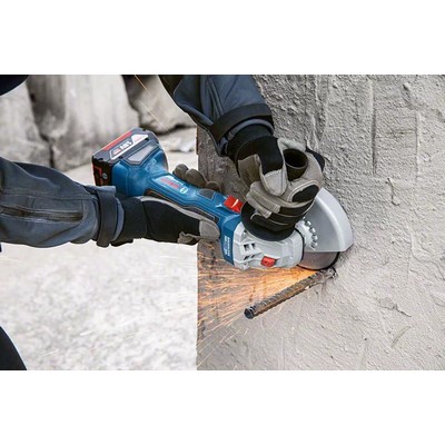 Akumulatorowa szlifierka kątowa Bosch GWS 18V-7 125mm 2x4,0 Ah ładowarka w L-BOXX
