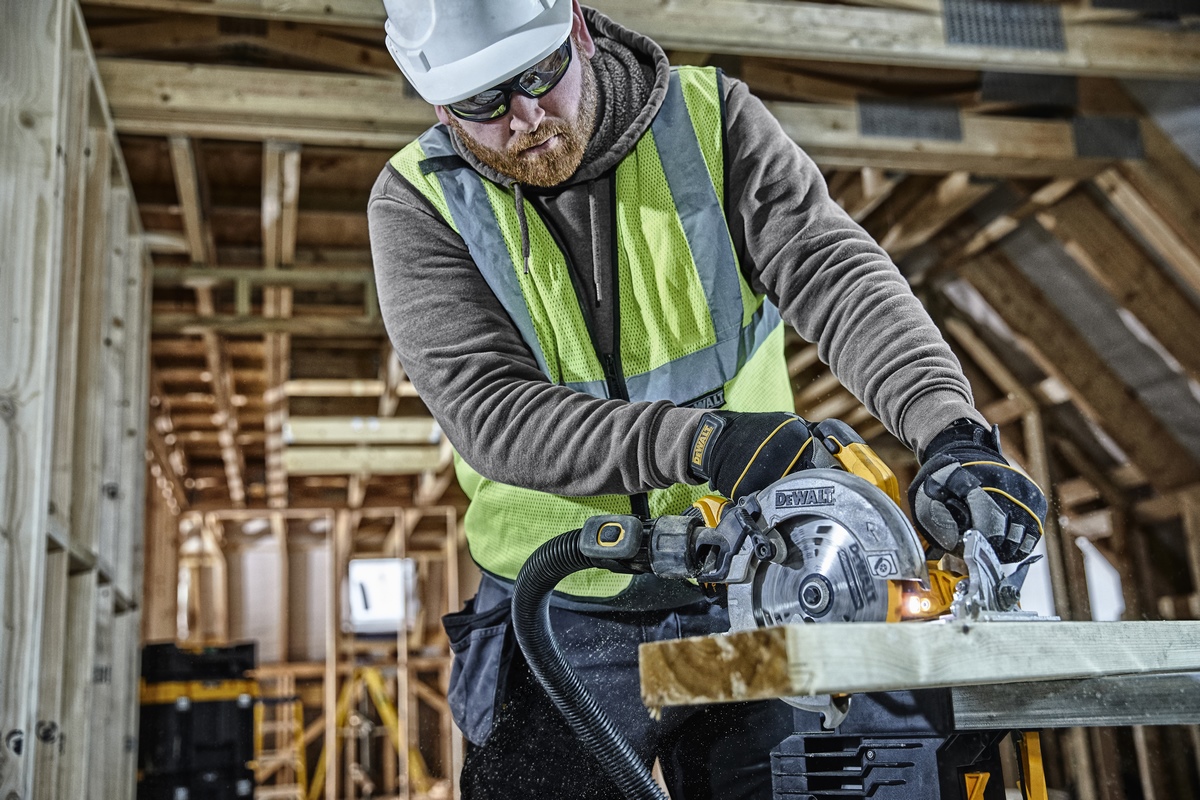 SBD cordless circular saw 18V basic version without battery - DCS570NT-XJ