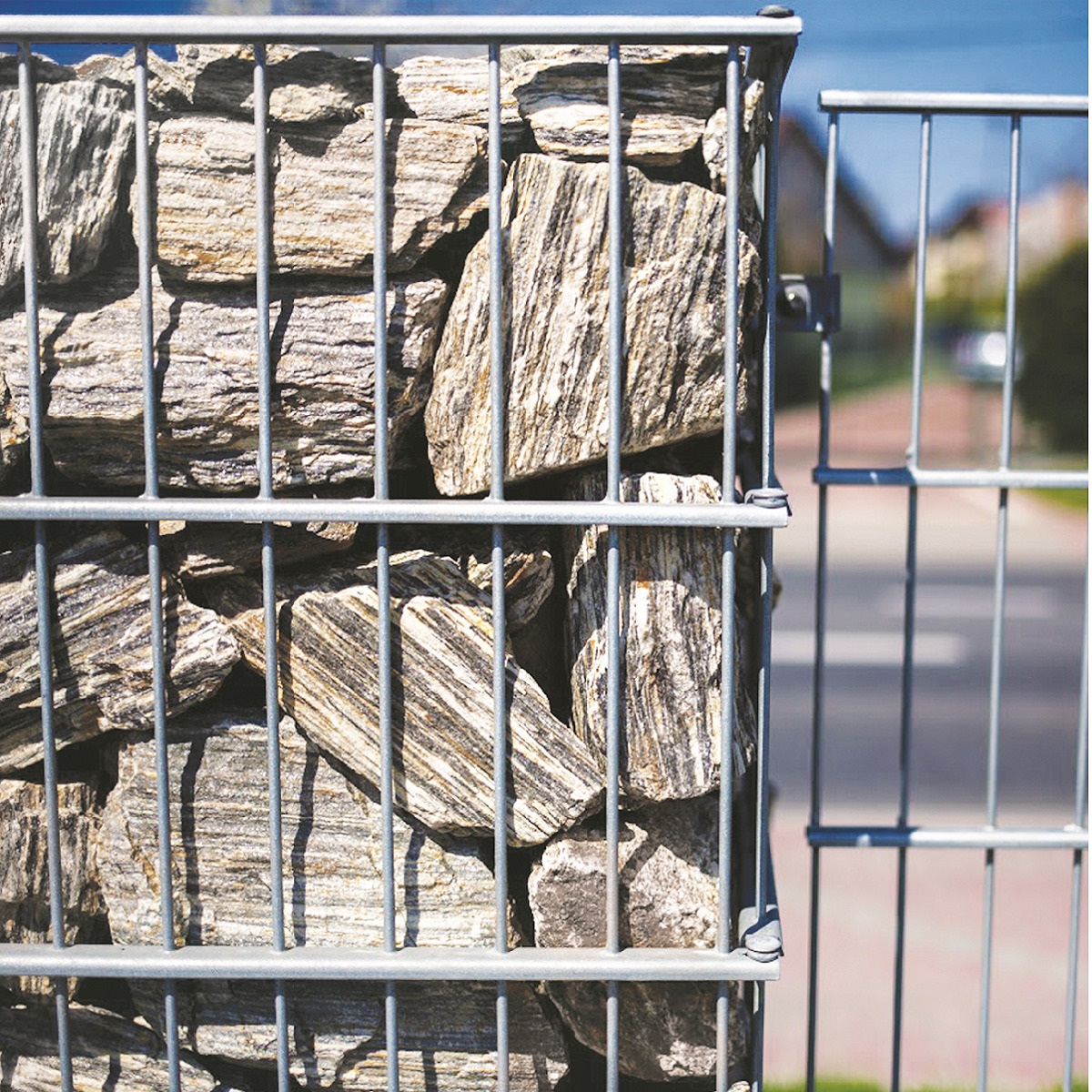 Betkom gneiss slabs gabion infill, sawn, grey-beige. Standf. grey-beige - 63-150mm Kö.