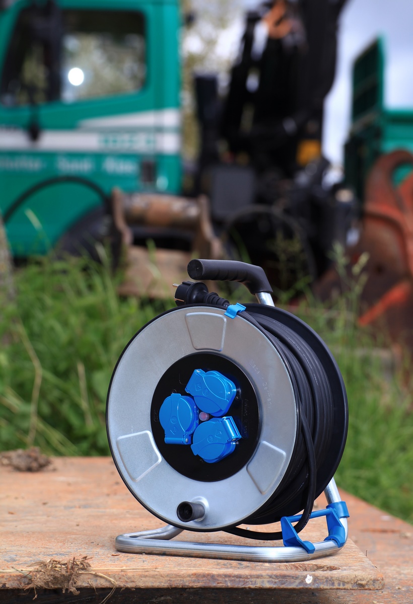 Schwabe IronCoat cable reel 25m Ø285mm 230V 16A - H07RN-F 3G1.5