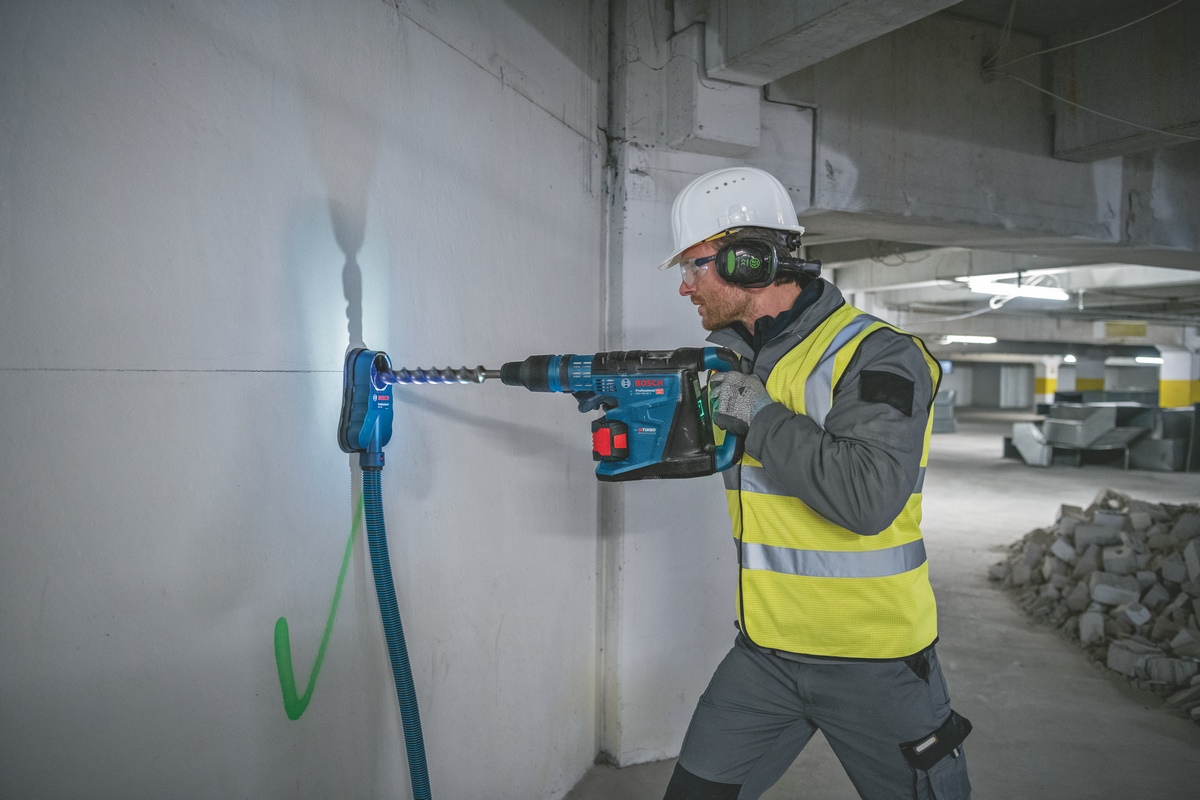 Bosch GBH 18V-40 C PROFESSIONAL cordless rotary hammer Biturbo with SDS MAX