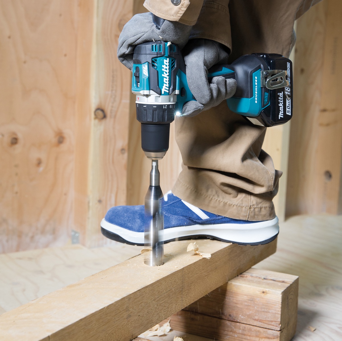 Makita cordless drill driver DDF484RTJ 18V 2x5Ah battery + charger in MAKPAC
