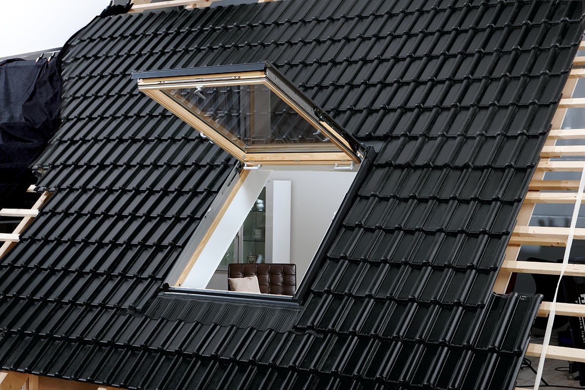 VELUX top-hung casement window GTL SK08 3070 clear lacquer THERMO aluminium 114x140