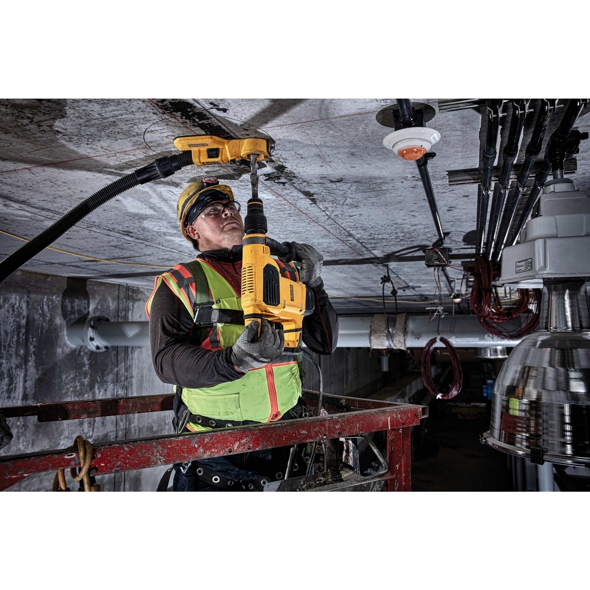 SBD DeWALT 1.050 Watt SDS-max Kombihammer 40mm 6.1 Joule