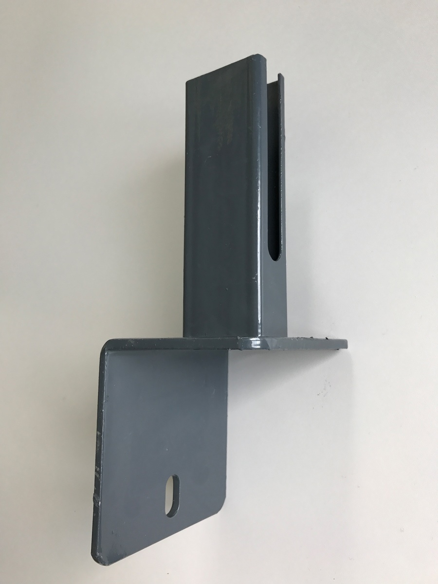 Stopa montażowa L-kamień do słupka 60x40mm antracyt do kołkowania podłogi pl. 100x100