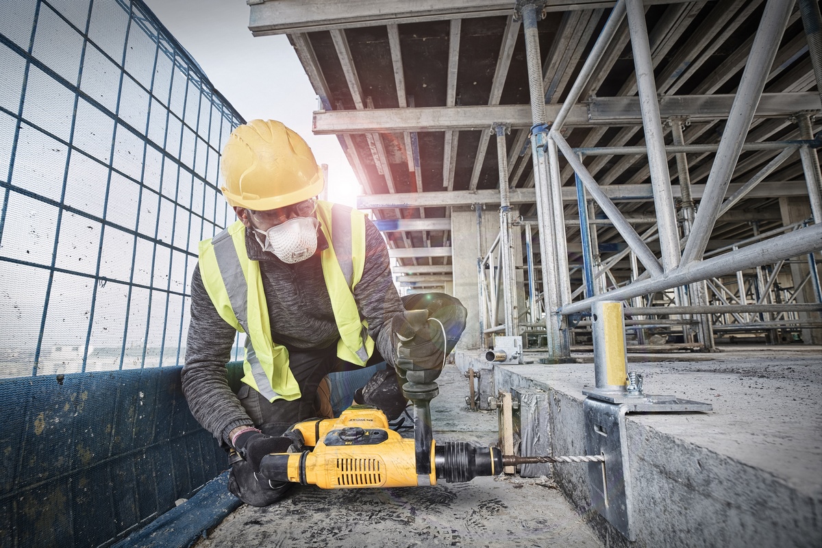 SBD DeWALT 1.050 Watt SDS-max Kombihammer 40mm 6.1 Joule