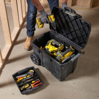 SBD Mobile Montagebox mit Teleskopgriff Stanley